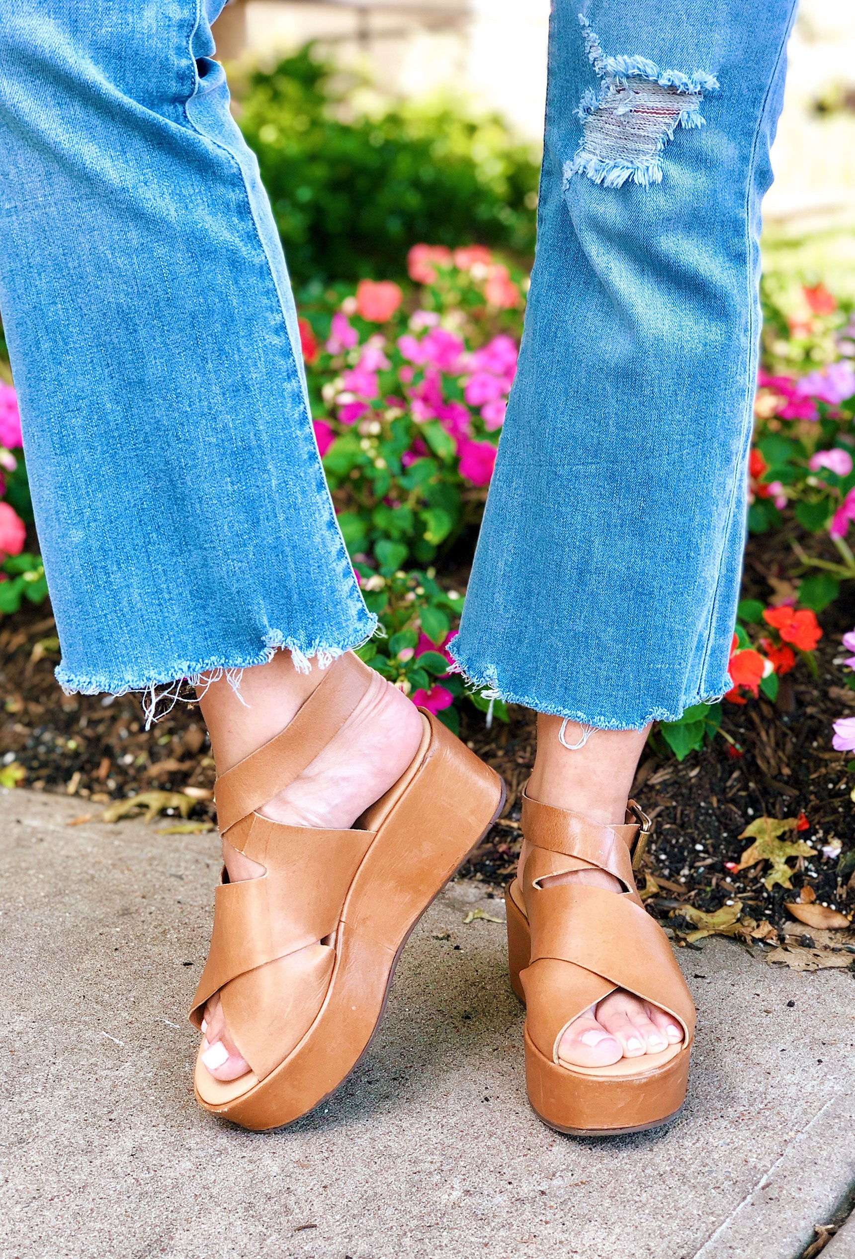 Matisse Runaway Platform Sandals in Tan