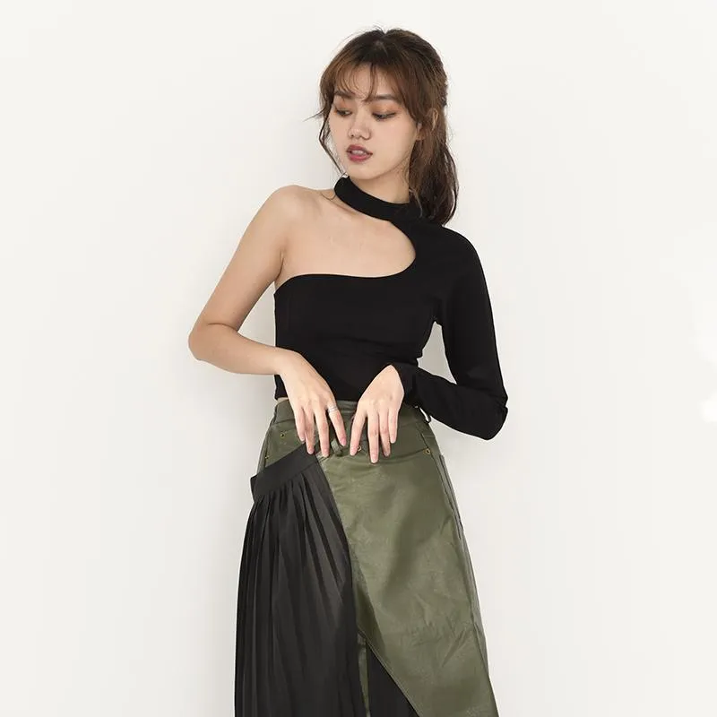 Nanako O-Neck Long Sleeve Crop Top - Black