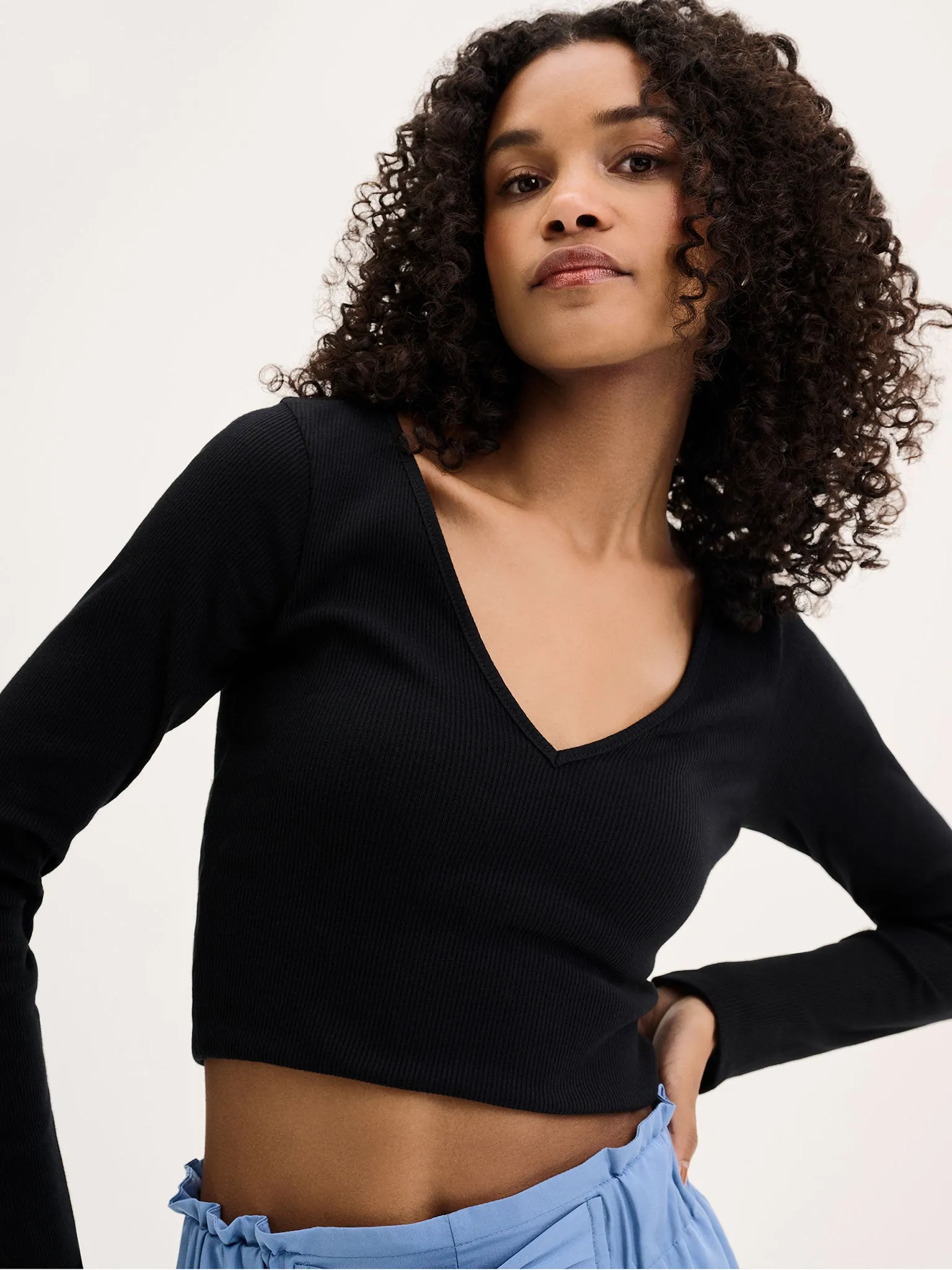 Sierra V Neck Crop Top in Black