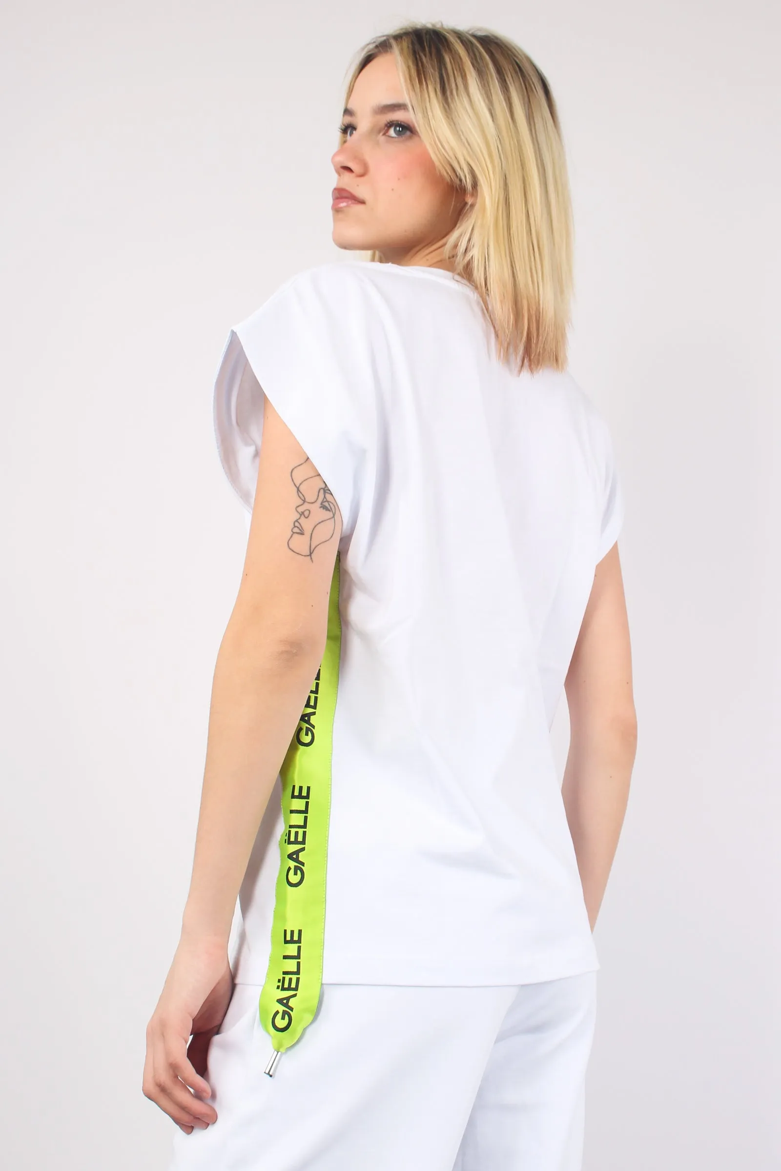 T-shirt Scollo V Banda Logo Bianco